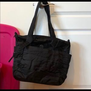 Black LuLulemon bag